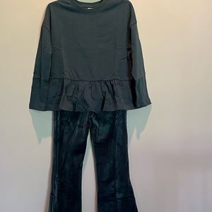 NWT Velour Pant and Ruffle top set size 110 (5)